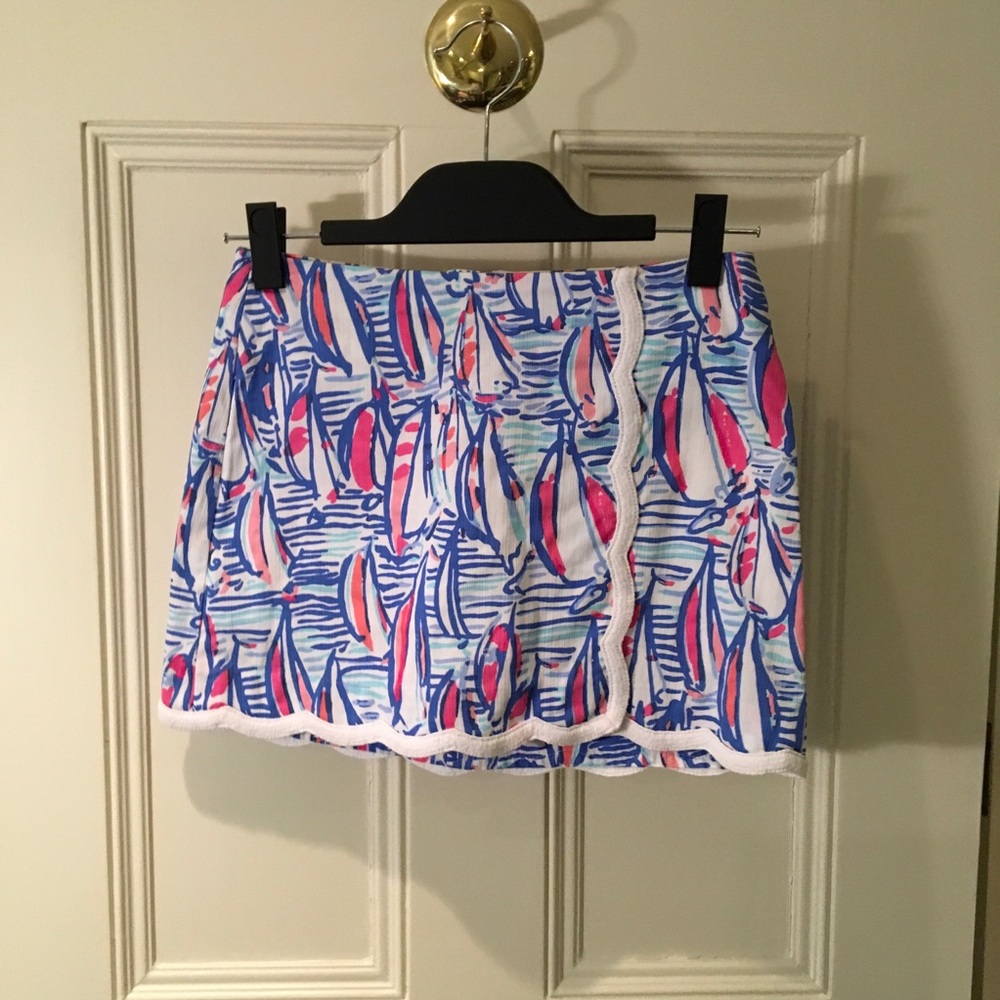 EUC LILLY PULITZER RED RIGHT RETURN SKORT SIZE 00
